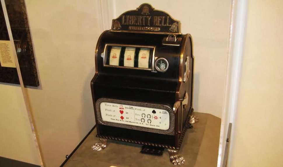 Первые игровые автоматы в мире игровые автоматы mega king